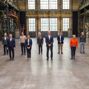 Gruppenbild Vordere Reihe (v.l.n.r.): Martin Morand, Dr. med. Tobias Bertsch, Prof. Dr. med. Stefanie Reich-Schupke, Prof. Dr. med. Markus Stücker, Christine Hemmann-Moll, Sonja Eham (Juzo Akademie) Hintere Reihe (v.l.n.r.): Josef Strobl (Juzo Akademie), Dr. med. Sören Sörensen, Prof. Dr. med. Metin Senkal, Prof. Dr. med. Gunther Felmerer, Thomas Zähringer