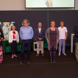 von links: Simone Zahn, Christine Hemmann-Moll, Dr. med. Steffen Dommerich, Josef Strobl (Juzo), Simone Kornappel, Karsten Wandslebe (Juzo), Prof. Dr. med. Marcus Lehnhardt Es fehlen: Univ.-Prof. Dr. med. Thomas Fischer und PD Dr. med. Claus C. Pieper von links: Simone Zahn, Christine Hemmann-Moll, Dr. med. Steffen Dommerich, Josef Strobl (Juzo), Simone Kornappel, Karsten Wandslebe (Juzo), Prof. Dr. med. Marcus Lehnhardt Es fehlen: Univ.-Prof. Dr. med. Thomas Fischer und PD Dr. med. Claus C. Pieper