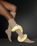 Immagine Lifestyle Juzo Move Gambe con il Juzo Move e un serpente giallo