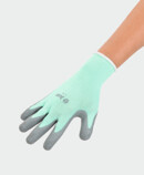 Femme portant des gants spéciaux Juzo Femme portant des gants spéciaux Juzo